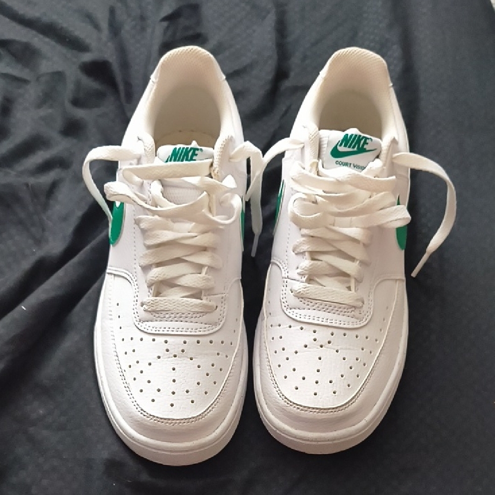 Nike White and Green Sneakers